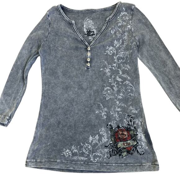 One World Sz L Vtg Y2K Grunge Rose Graphic Print Henley Top 3/4 Grey Distressed - Picture 2 of 16